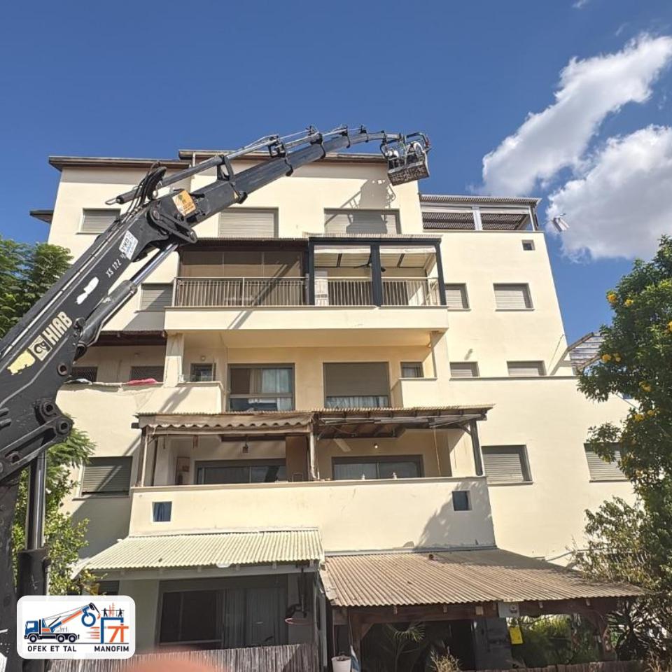 פתרון בעיות גישה בגדרה: מענה מהיר עם במת הרמה ומנוף